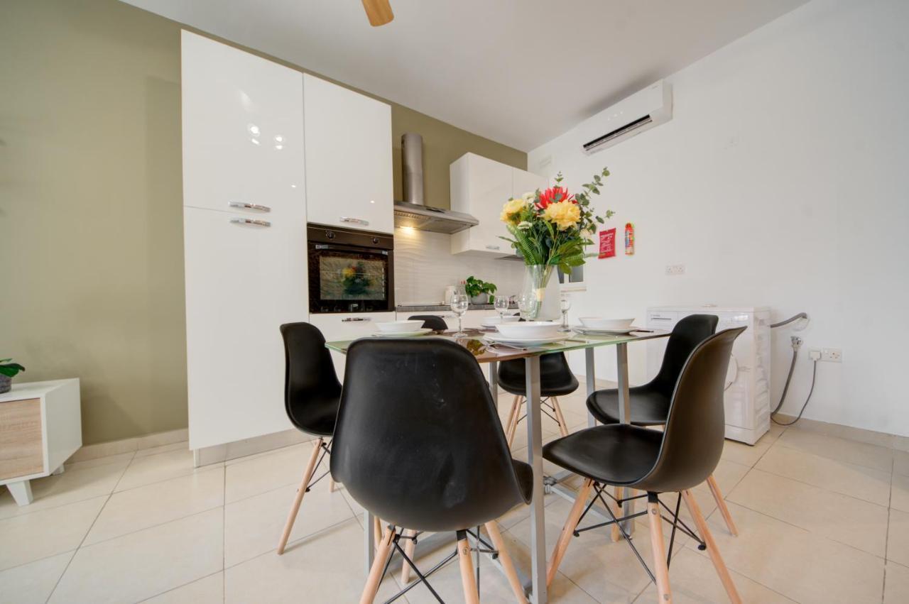 Azure Haven - Gzira Apartments And Penthouse By Shortletsmalta Exterior photo