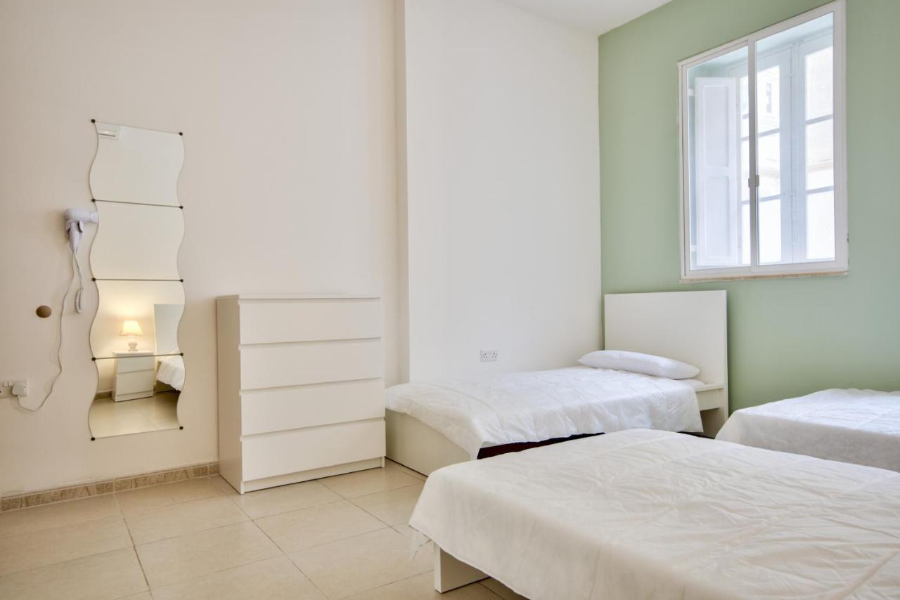 Azure Haven - Gzira Apartments And Penthouse By Shortletsmalta Exterior photo