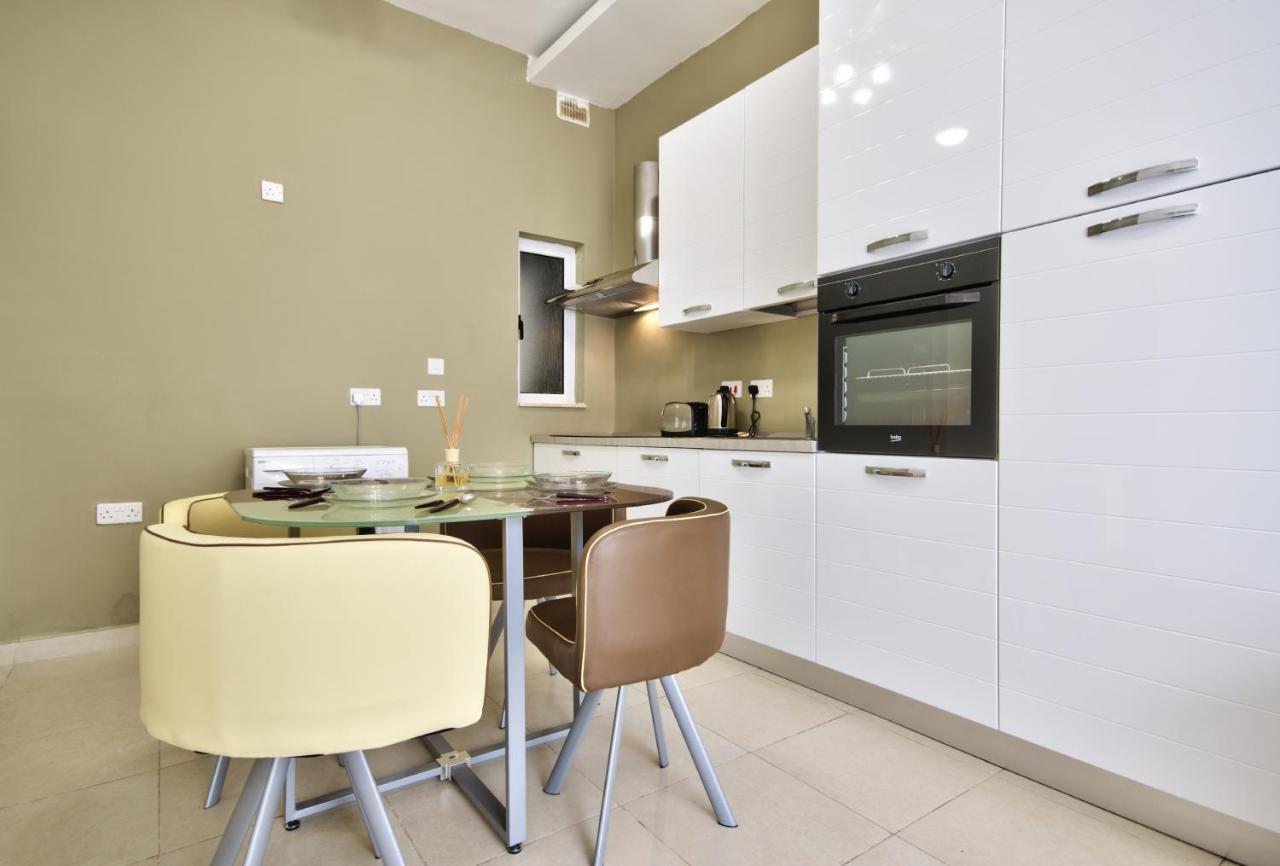 Azure Haven - Gzira Apartments And Penthouse By Shortletsmalta Exterior photo