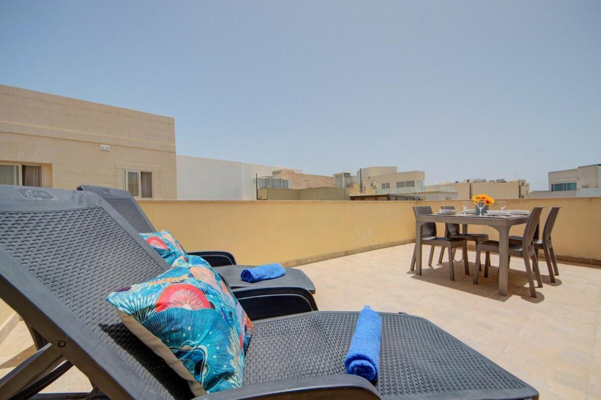 Azure Haven - Gzira Apartments And Penthouse By Shortletsmalta Room photo