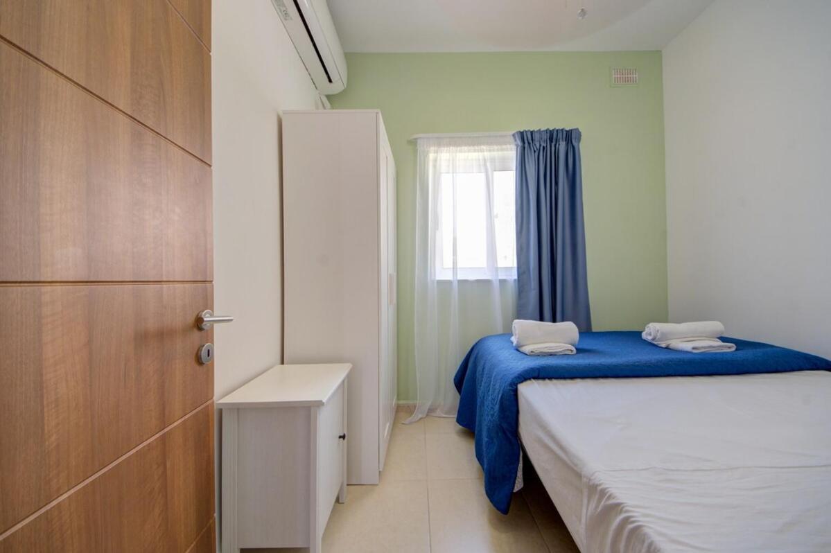 Azure Haven - Gzira Apartments And Penthouse By Shortletsmalta Room photo
