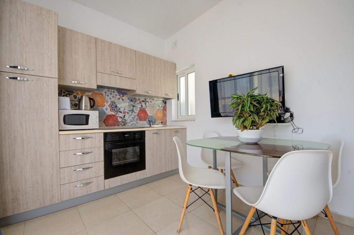 Azure Haven - Gzira Apartments And Penthouse By Shortletsmalta Room photo