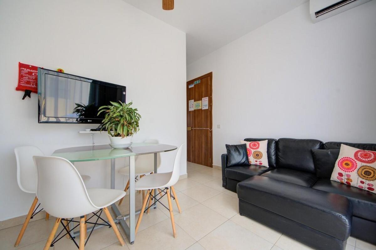 Azure Haven - Gzira Apartments And Penthouse By Shortletsmalta Room photo