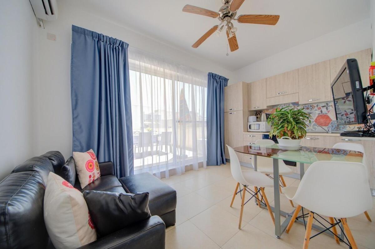 Azure Haven - Gzira Apartments And Penthouse By Shortletsmalta Room photo