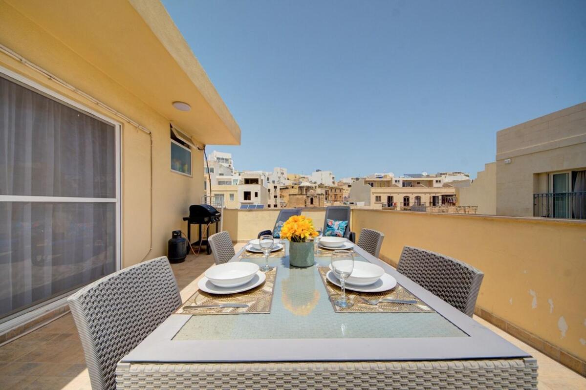 Azure Haven - Gzira Apartments And Penthouse By Shortletsmalta Room photo